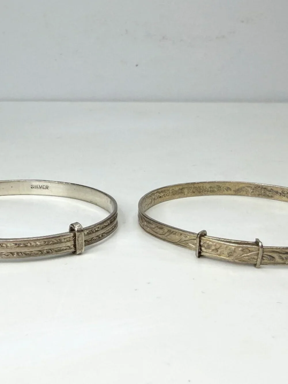 Vintage British Silver Adjustable Engraved Bangle Bracelets Pair 12.7g JR1943